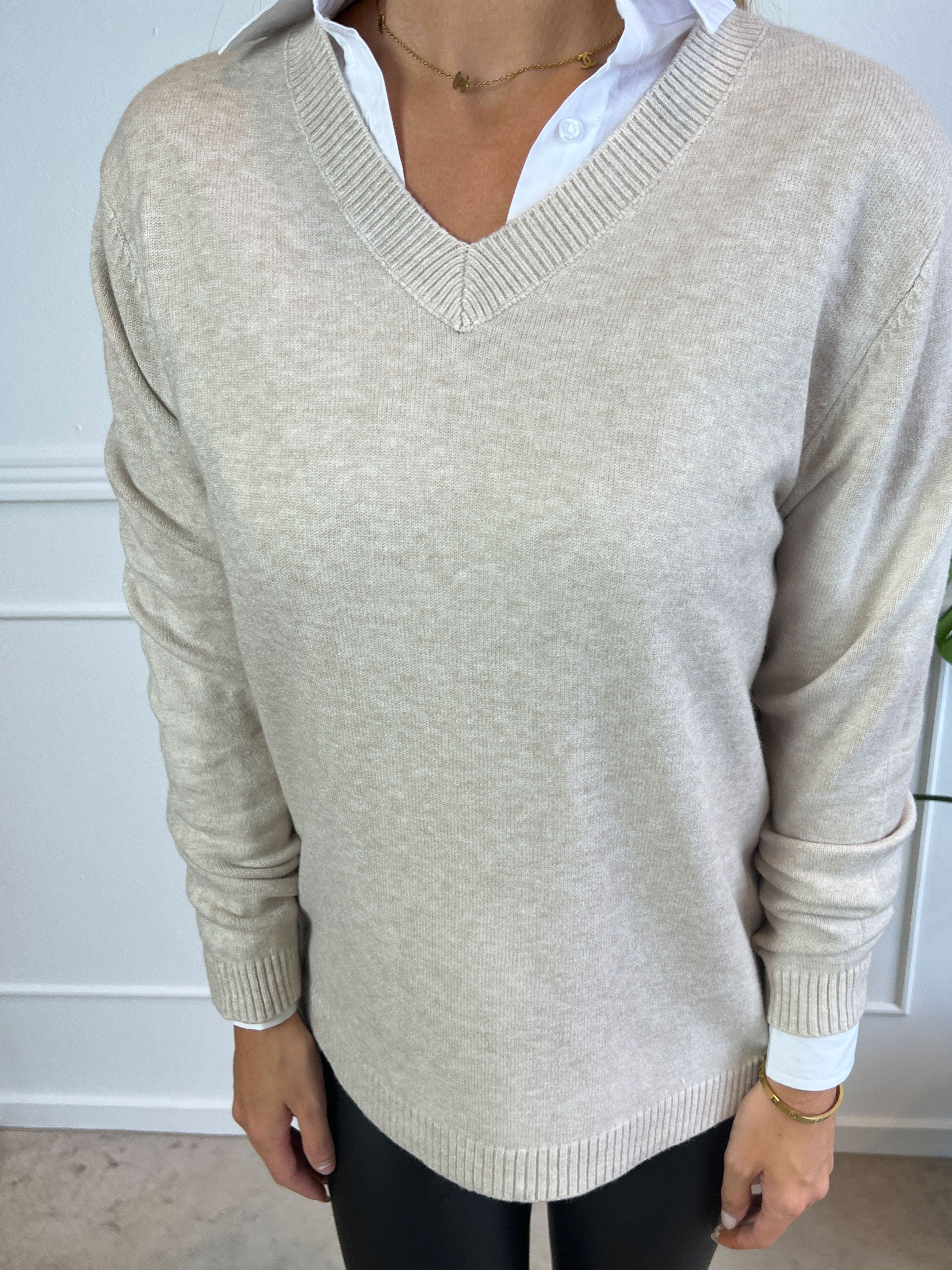 Tamara - Mjuk tröja med liten v-ringning